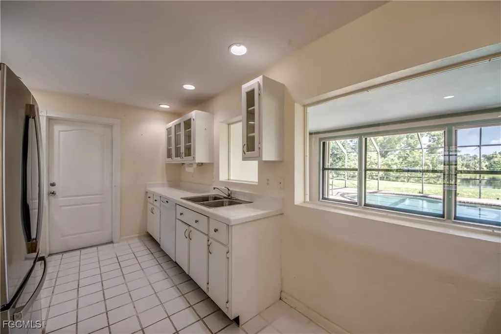 821 SE 41st Street Cape Coral FL 33904