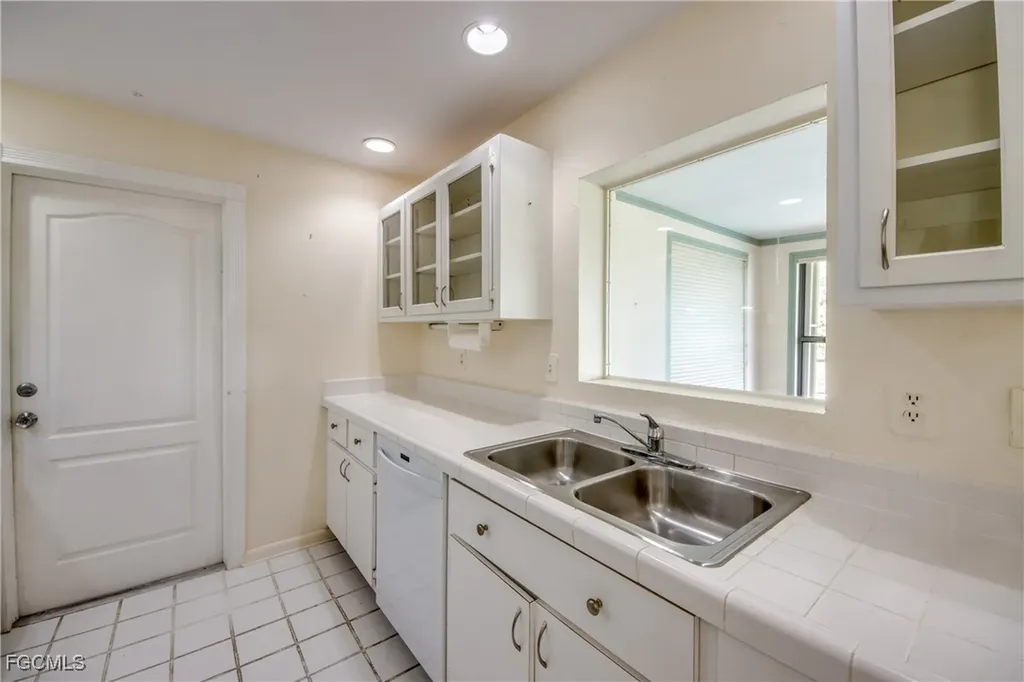 821 SE 41st Street Cape Coral FL 33904