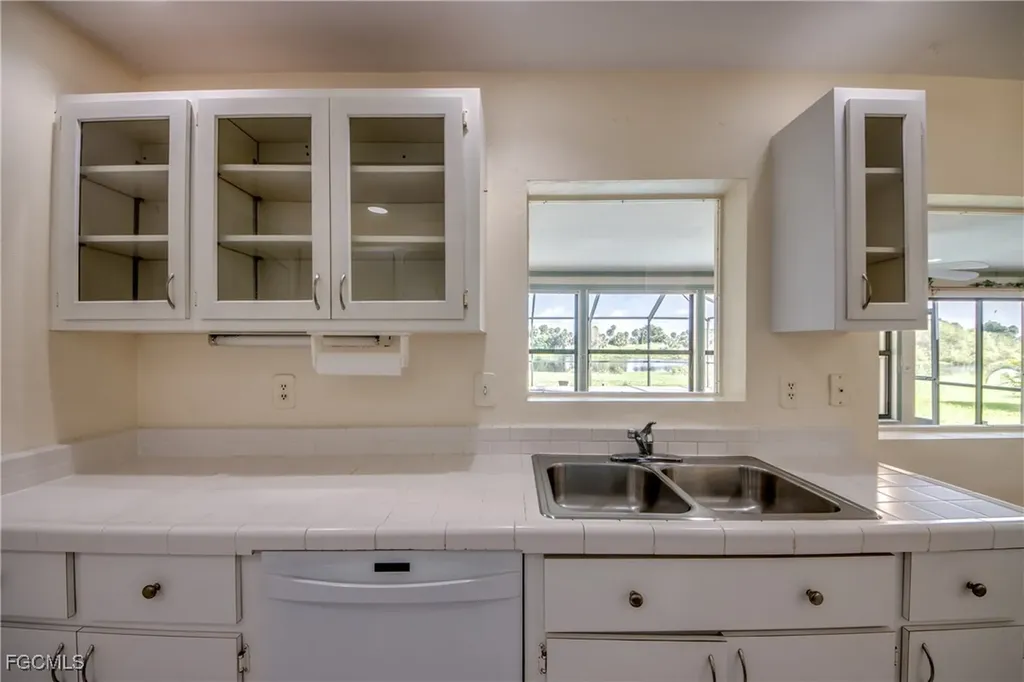 821 SE 41st Street Cape Coral FL 33904