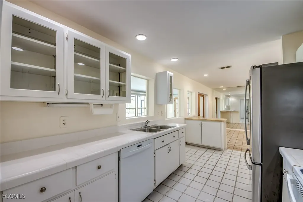 821 SE 41st Street Cape Coral FL 33904