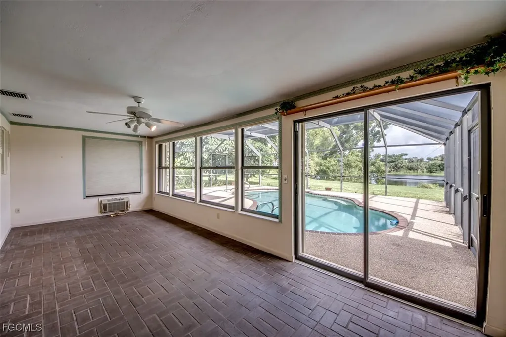 821 SE 41st Street Cape Coral FL 33904