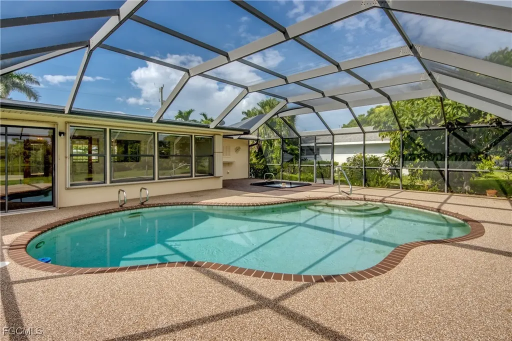 821 SE 41st Street Cape Coral FL 33904