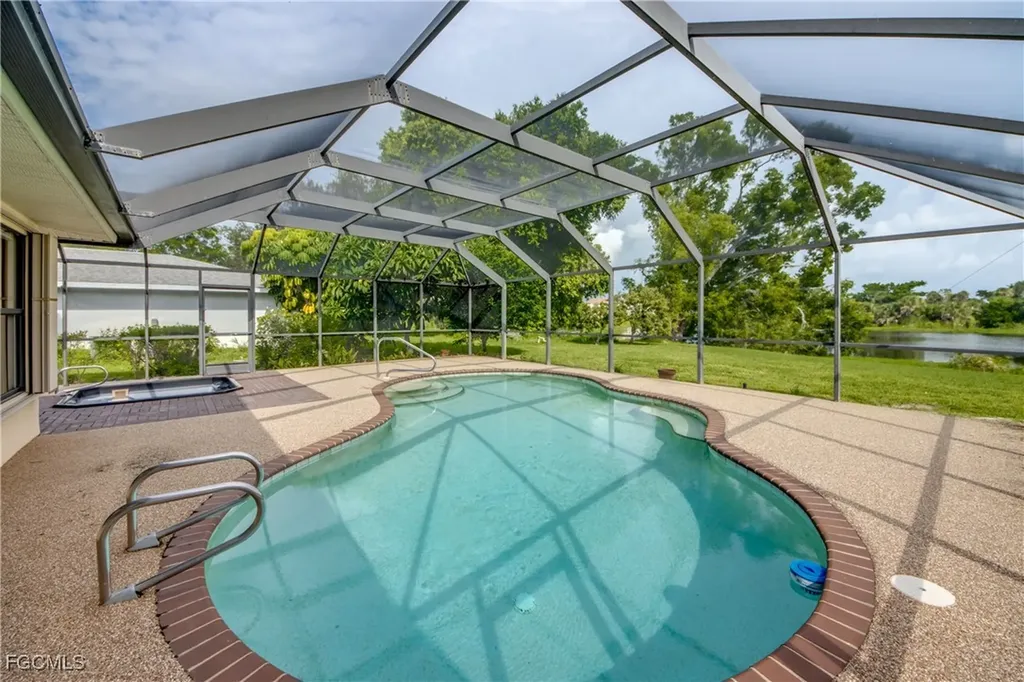 821 SE 41st Street Cape Coral FL 33904