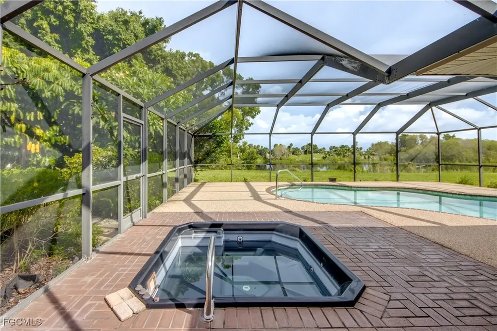 821 SE 41st Street Cape Coral FL 33904