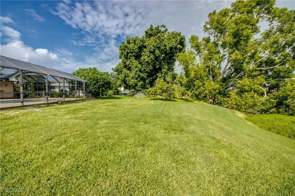 821 SE 41st Street Cape Coral FL 33904