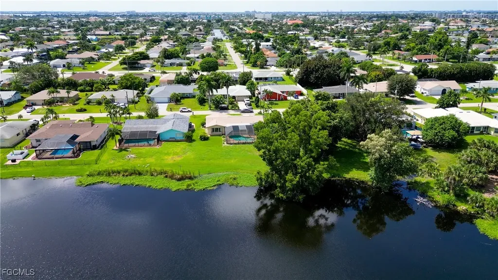 821 SE 41st Street Cape Coral FL 33904