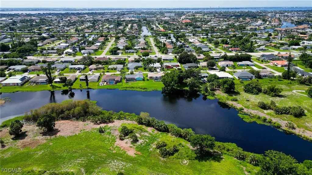 821 SE 41st Street Cape Coral FL 33904