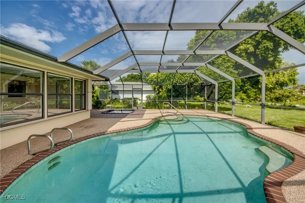 821 SE 41st Street Cape Coral FL 33904