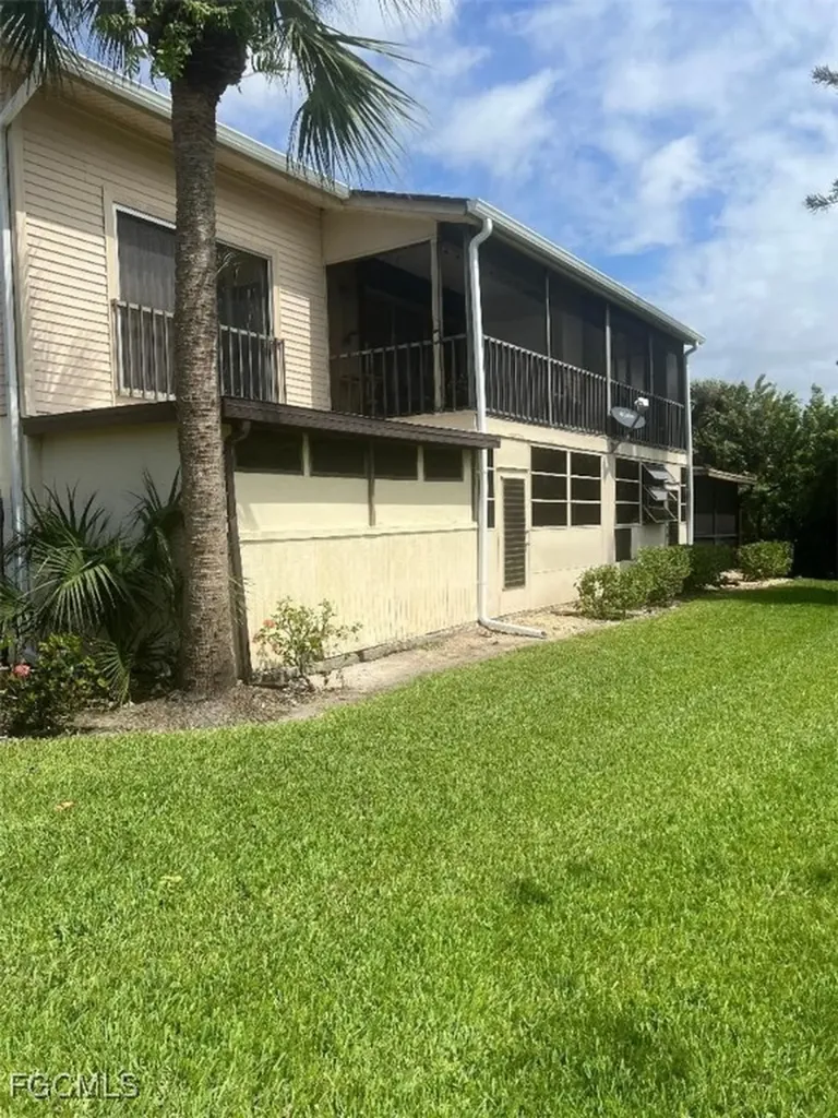 5707 Foxlake Drive North Fort Myers FL 33917