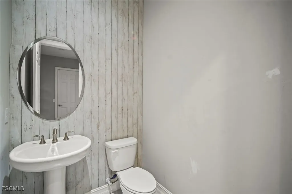2851 Royal Gardens Avenue Fort Myers FL 33916