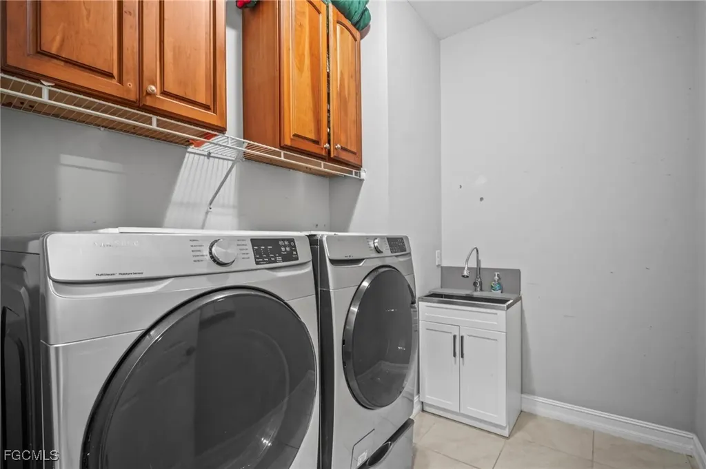 2851 Royal Gardens Avenue Fort Myers FL 33916