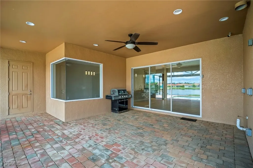 2851 Royal Gardens Avenue Fort Myers FL 33916