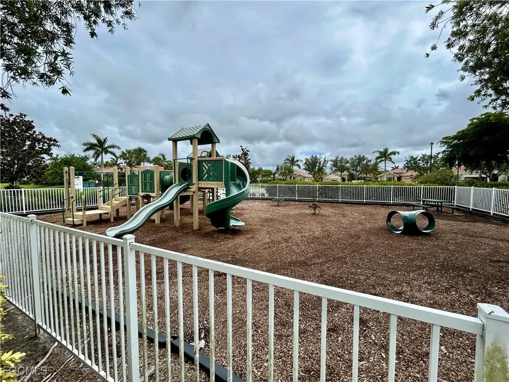 2851 Royal Gardens Avenue Fort Myers FL 33916