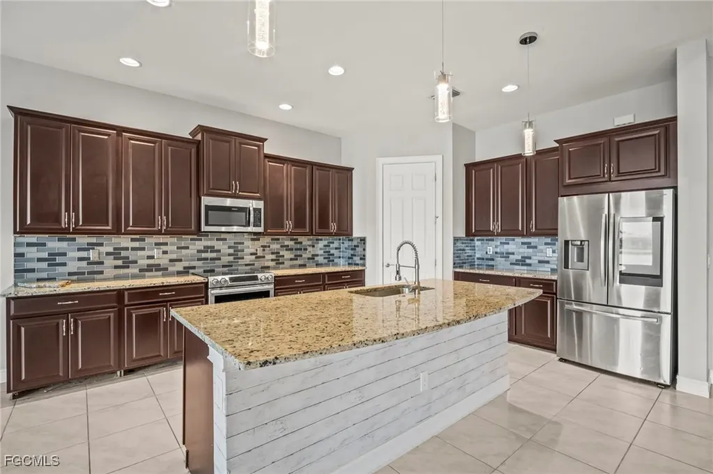 2851 Royal Gardens Avenue Fort Myers FL 33916