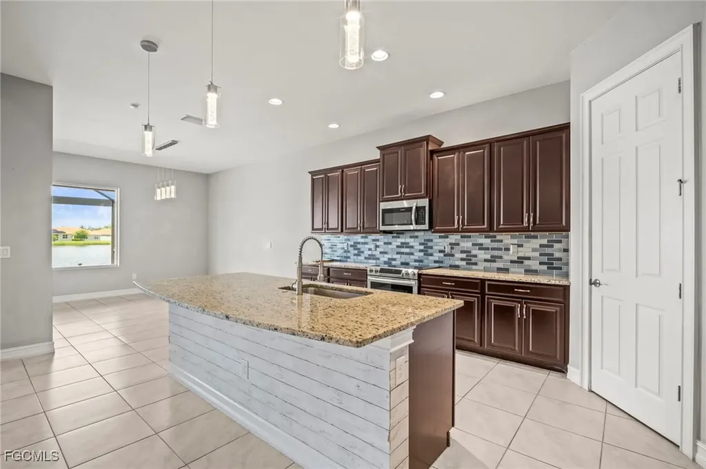 2851 Royal Gardens Avenue Fort Myers FL 33916