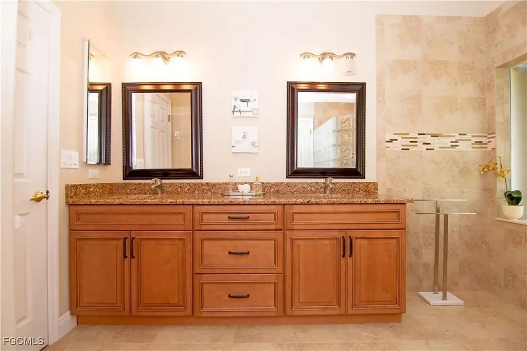 9206 Independence Way Fort Myers FL 33913