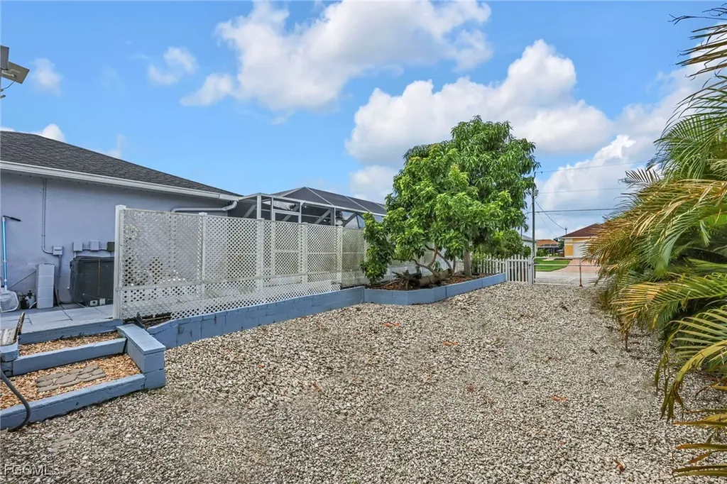 2711 SW 27th Street Cape Coral FL 33914