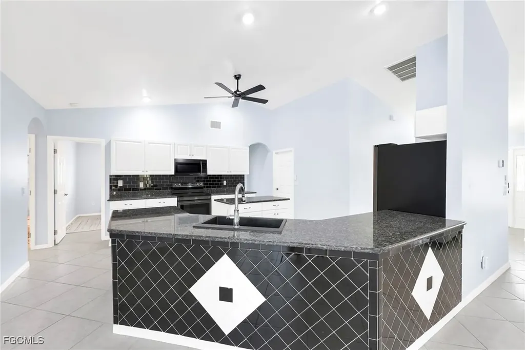 2711 SW 27th Street Cape Coral FL 33914