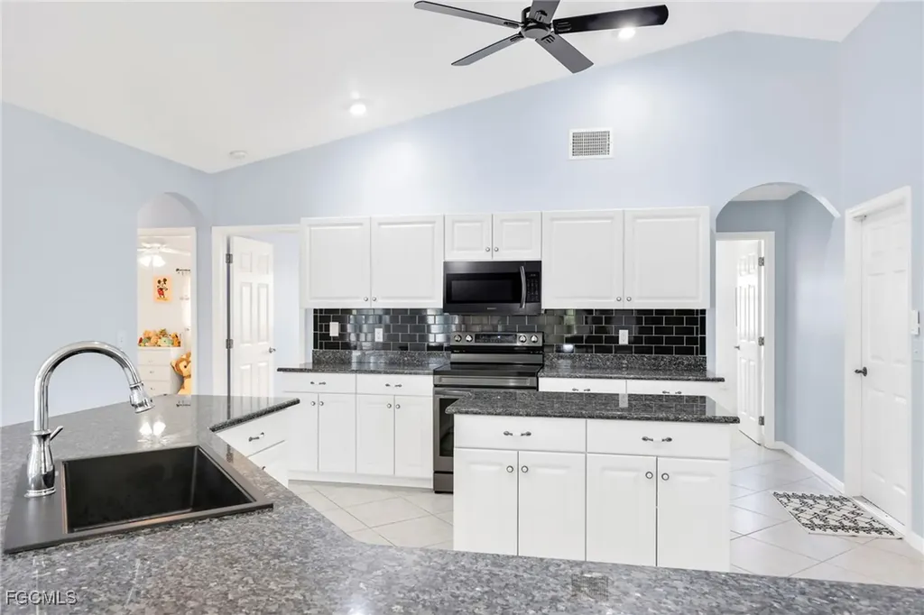 2711 SW 27th Street Cape Coral FL 33914