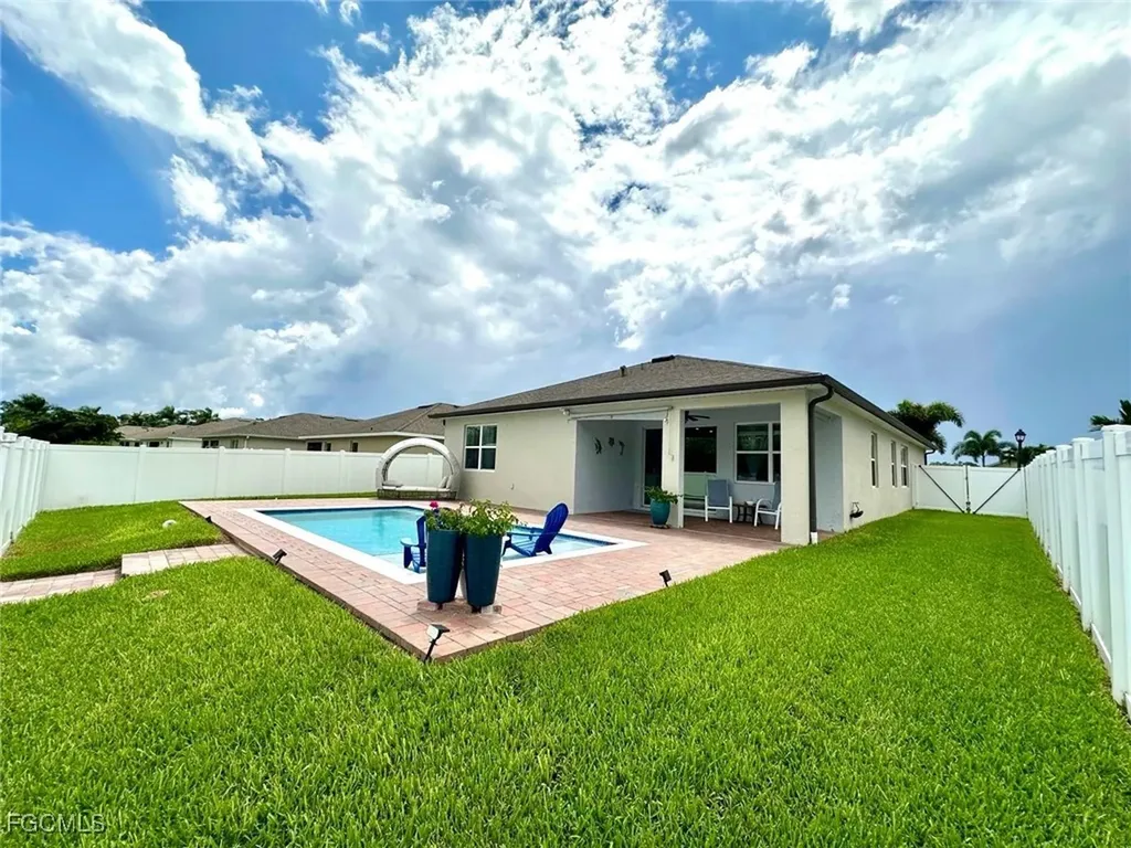 3193 Amadora Circle Cape Coral FL 33909