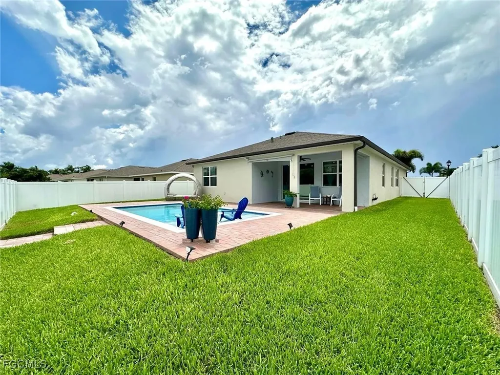 3193 Amadora Circle Cape Coral FL 33909