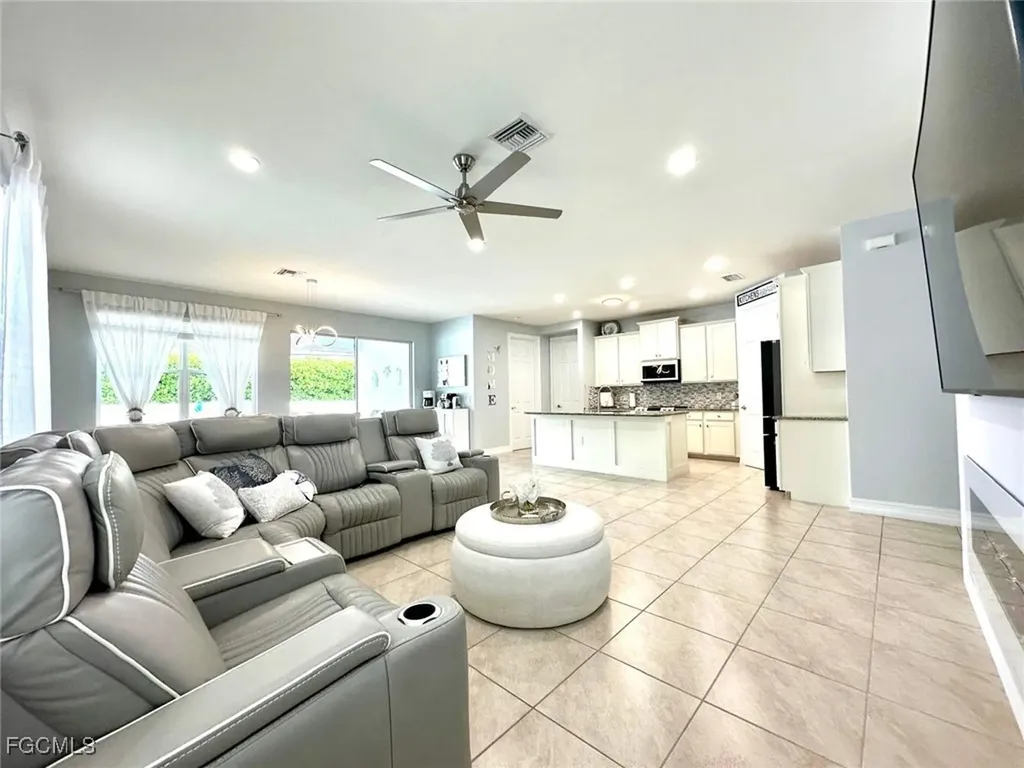 3193 Amadora Circle Cape Coral FL 33909