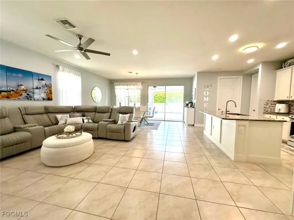 3193 Amadora Circle Cape Coral FL 33909