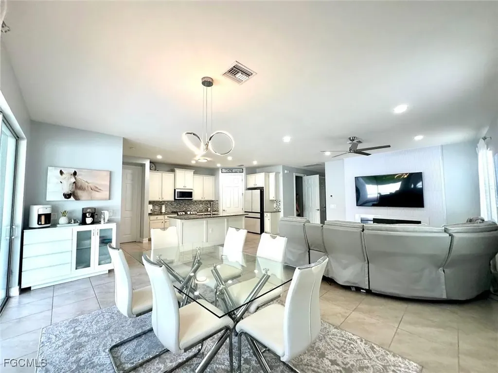 3193 Amadora Circle Cape Coral FL 33909