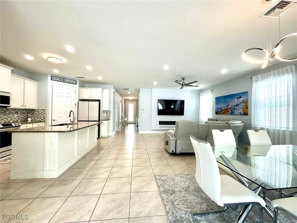 3193 Amadora Circle Cape Coral FL 33909