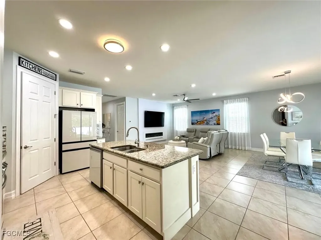 3193 Amadora Circle Cape Coral FL 33909