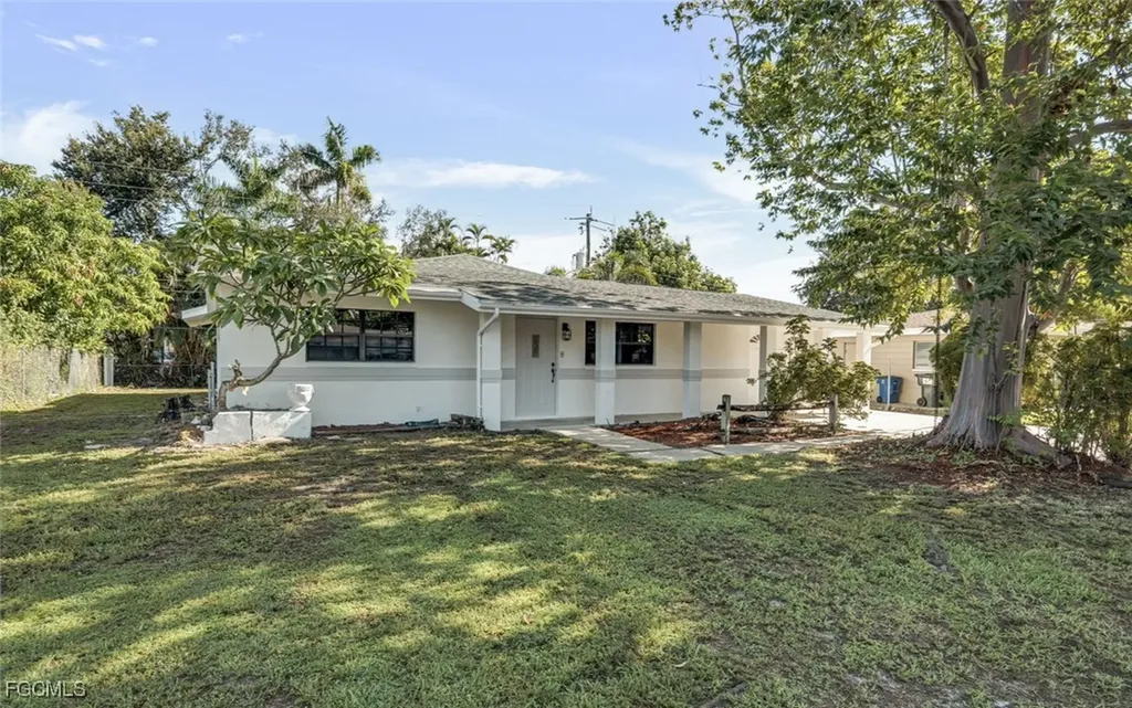 1427 Davis Drive Fort Myers FL 33919