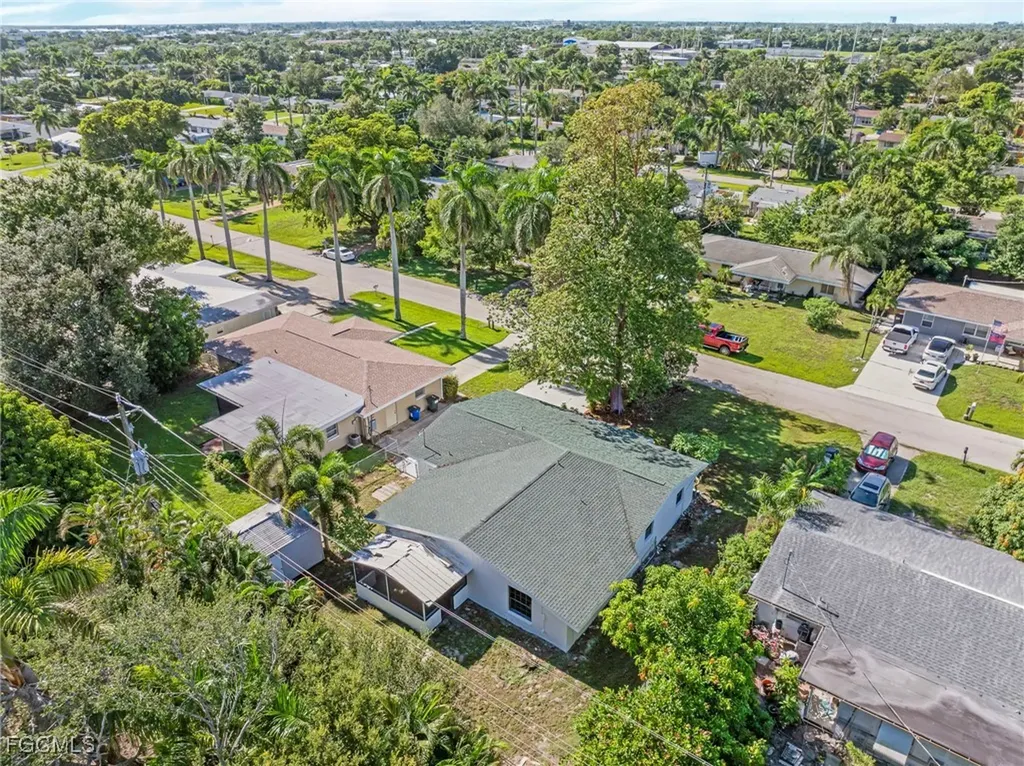 1427 Davis Drive Fort Myers FL 33919