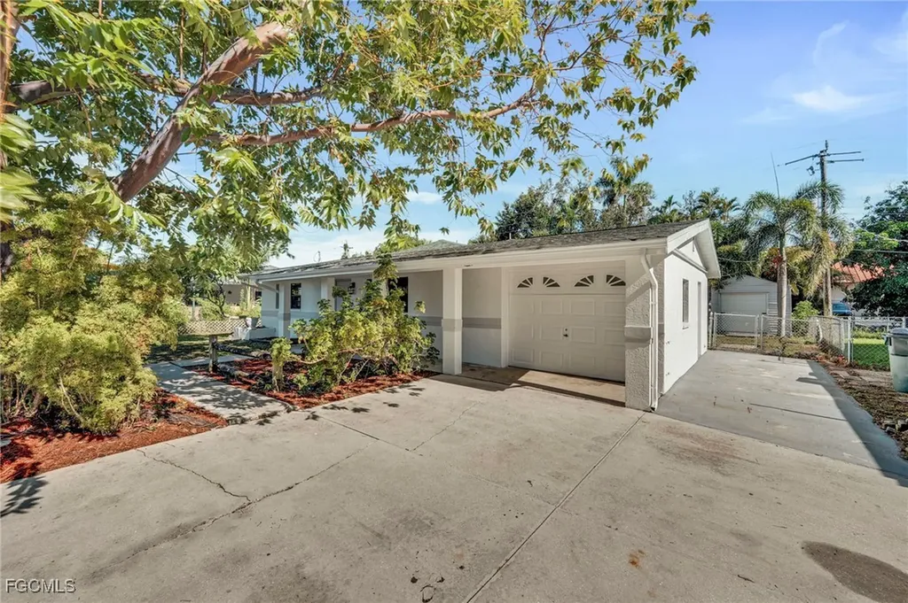 1427 Davis Drive Fort Myers FL 33919