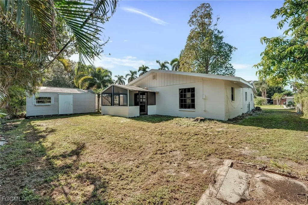 1427 Davis Drive Fort Myers FL 33919