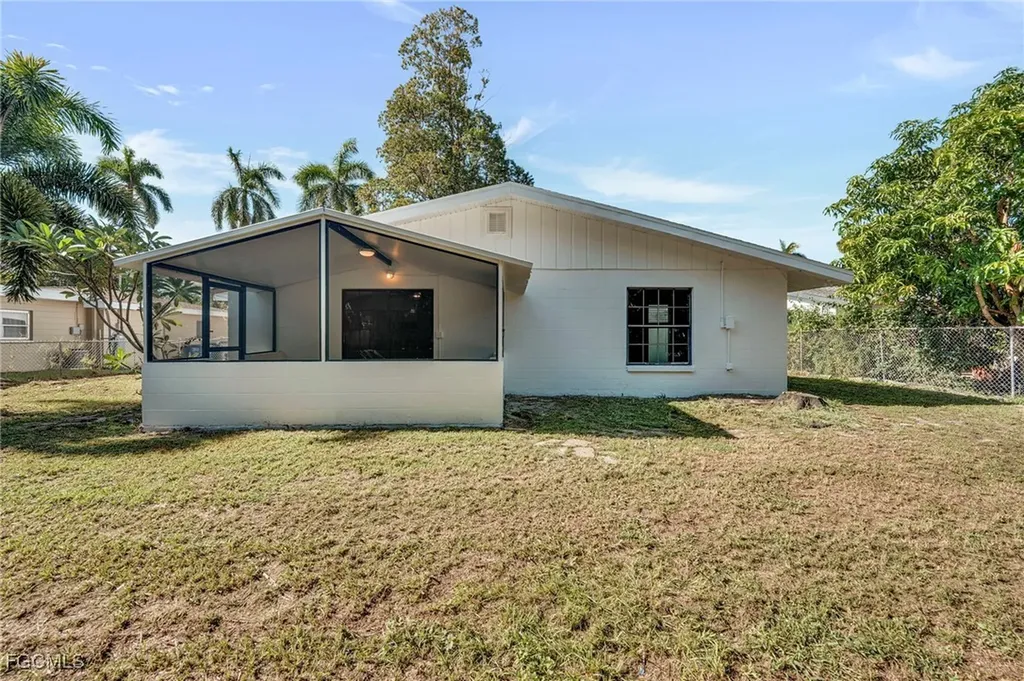 1427 Davis Drive Fort Myers FL 33919