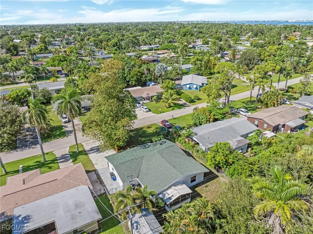1427 Davis Drive Fort Myers FL 33919