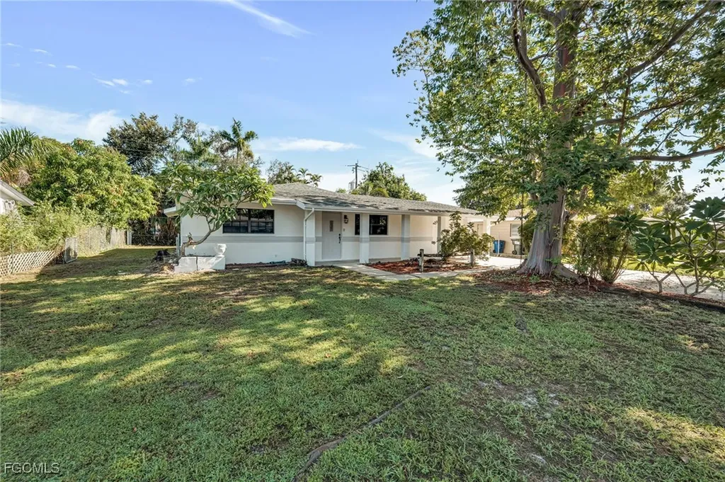1427 Davis Drive Fort Myers FL 33919