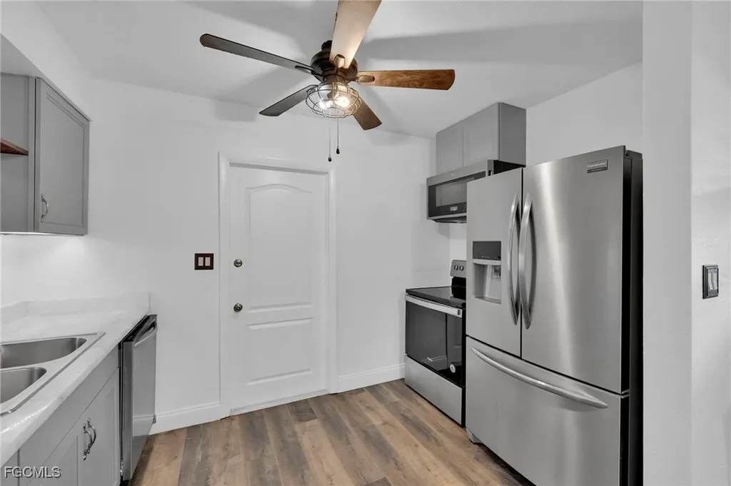 1427 Davis Drive Fort Myers FL 33919