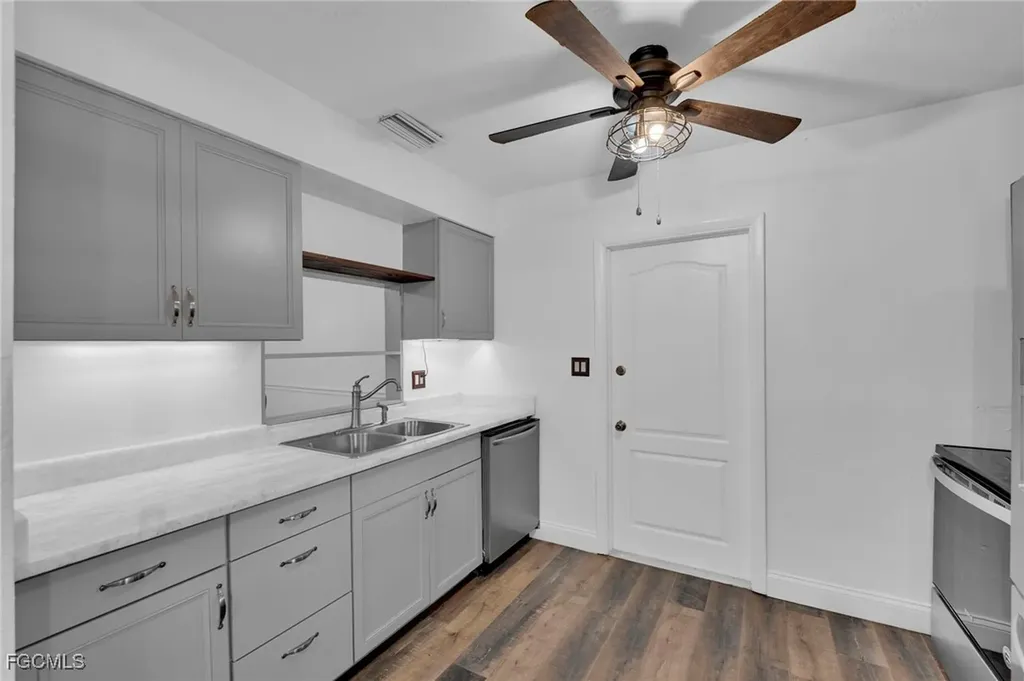 1427 Davis Drive Fort Myers FL 33919