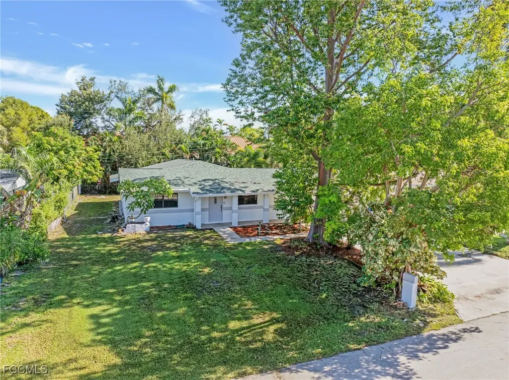 1427 Davis Drive Fort Myers FL 33919