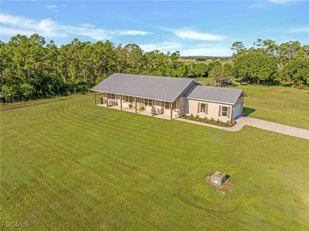 99 Trader Road Labelle FL 33935