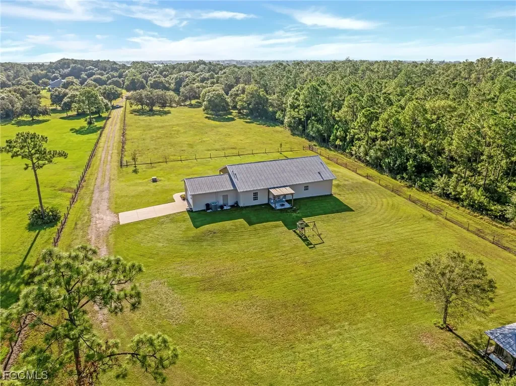 99 Trader Road Labelle FL 33935
