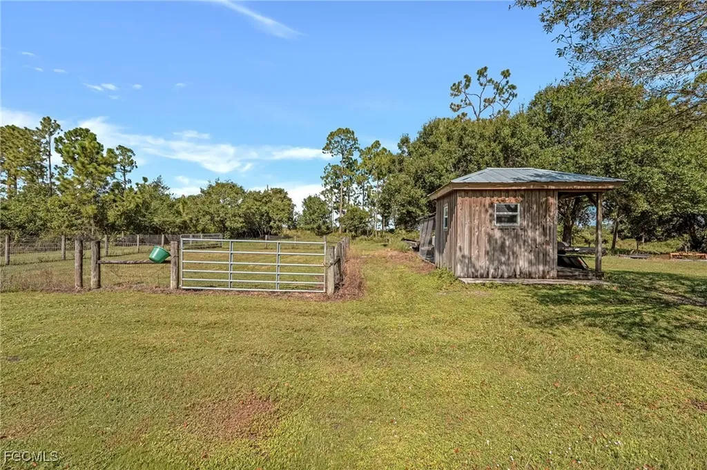 99 Trader Road Labelle FL 33935