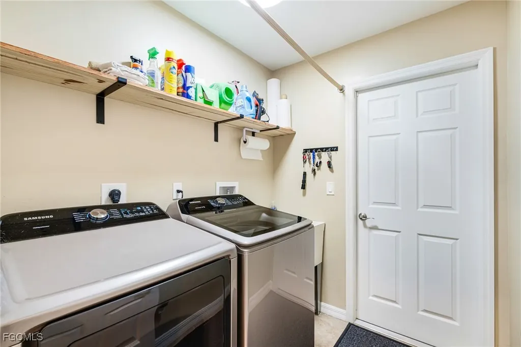 1231 SE 2nd Place Cape Coral FL 33990