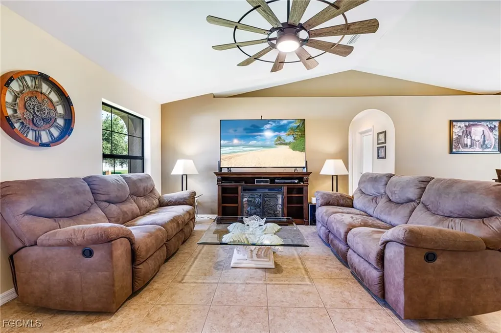 1231 SE 2nd Place Cape Coral FL 33990