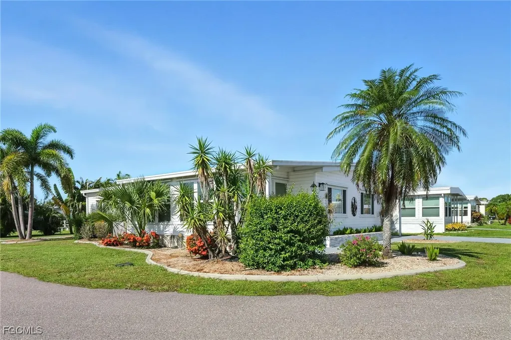 5672 Captain John Smith Loop North Fort Myers FL 33917