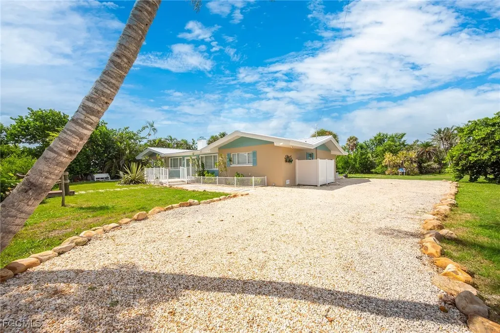 Sanibel FL, 5885 Pine Tree Drive