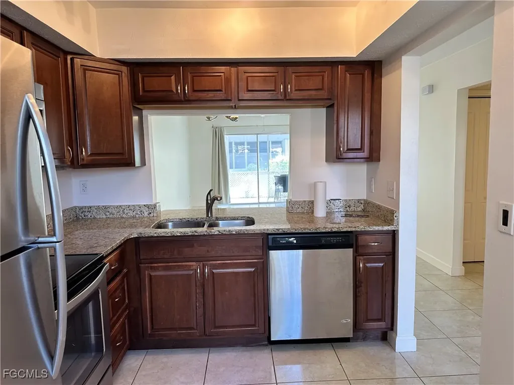 4611 SE 5th Place Cape Coral FL 33904