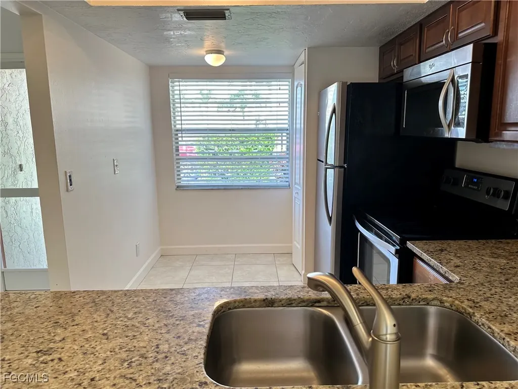 4611 SE 5th Place Cape Coral FL 33904