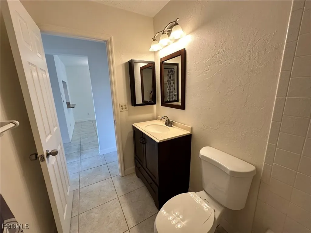 4611 SE 5th Place Cape Coral FL 33904